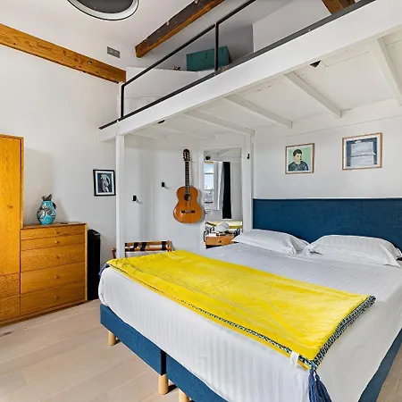 Apartment Place Des Vosges Paris
