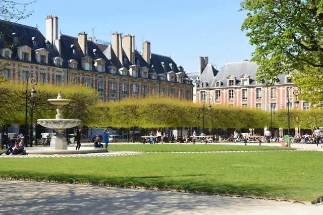 Place Des Vosges Apartment Paris